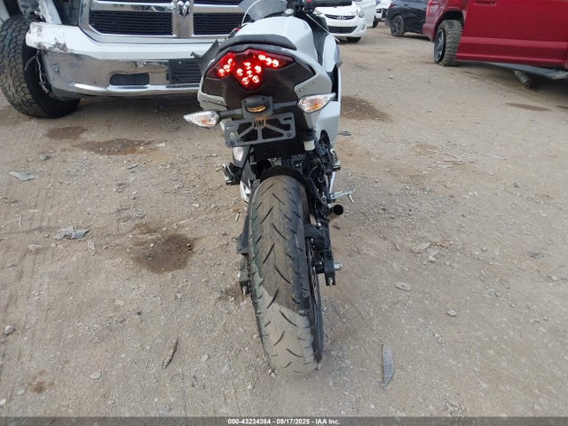ML5EXGH14SDA59942 Kawasaki Ninja 500