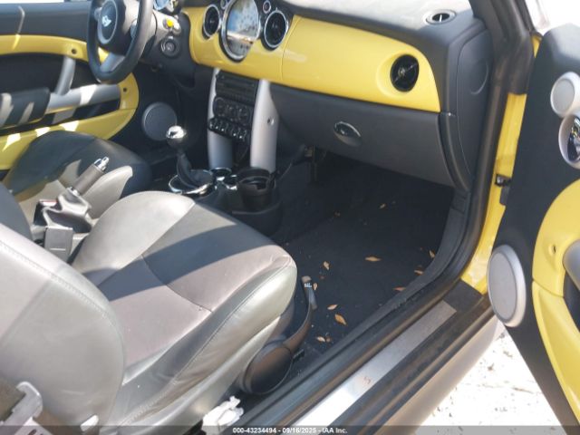2005 MINI COOPER S WMWRH33595TF84302 Photo 4