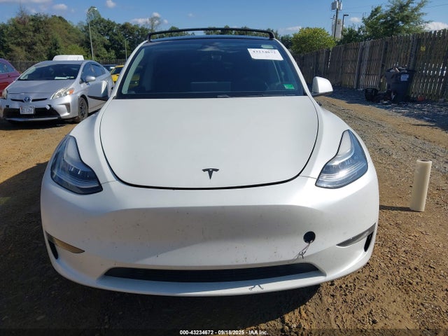 Tesla Model Y 2020 5YJYGDEE1LF010097 Image 11
