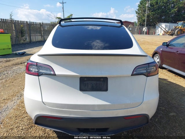 Tesla Model Y 2020 5YJYGDEE1LF010097 Image 15