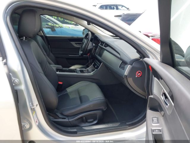 2017 JAGUAR XF SAJBJ4BV3HCY40226 Photo 4