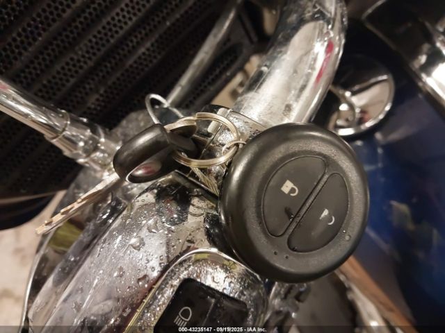 2014 INDIAN MOTORCYCLE CO. CHIEFTAIN 56KTCAAA1E3310966 Photo 10