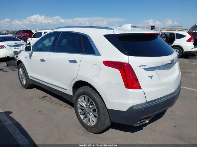 2018 CADILLAC XT5 1GYKNCRS9JZ195121 Photo 2