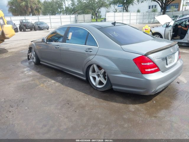 2011 MERCEDES-BENZ S 550 WDDNG7BB1BA374189 Photo 2