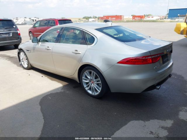 2017 JAGUAR XF SAJBK4BV7HCY46978 Photo 2