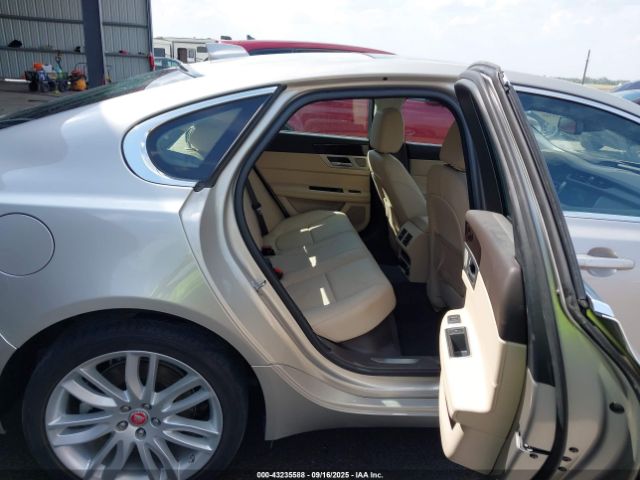 2017 JAGUAR XF SAJBK4BV7HCY46978 Photo 7