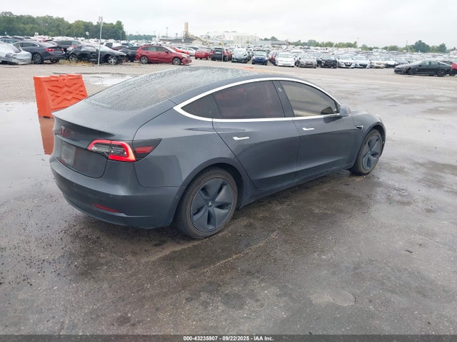 2018 TESLA MODEL 3 5YJ3E1EA3JF155604 Photo 3