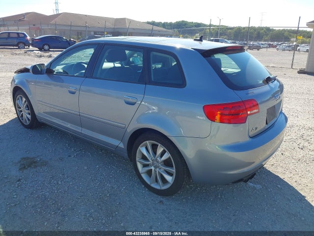 2013 AUDI A3 WAUBEAFM6DA004819 Photo 2