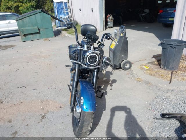 2018 HARLEY-DAVIDSON FLHCS 1HD1YPK19JC038319 Photo 4