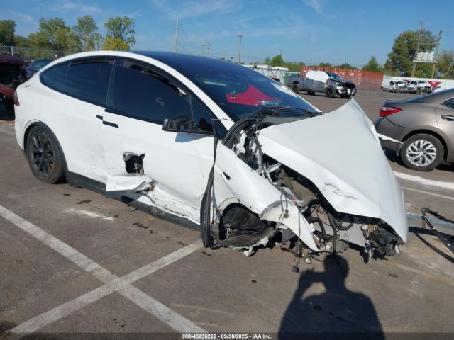 2022 TESLA MODEL X 7SAXCBE61NF331535
