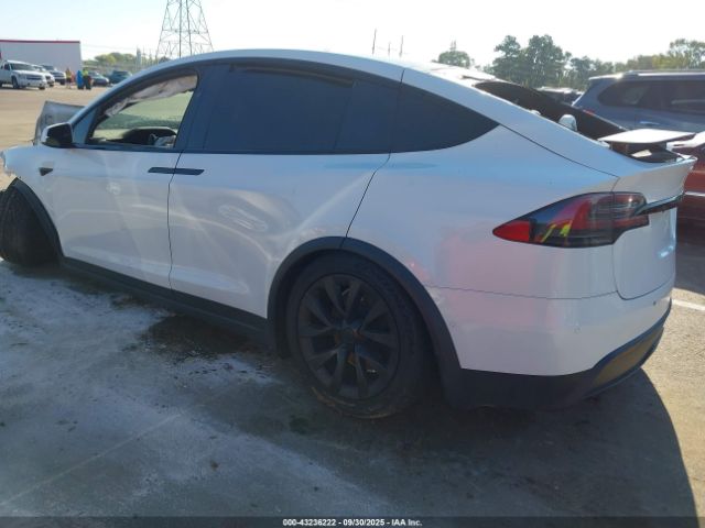 2022 TESLA MODEL X 7SAXCBE61NF331535 Photo 2