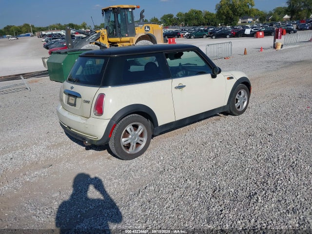 2006 MINI COOPER WMWRC33566TK70796 Photo 3