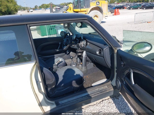 2006 MINI COOPER WMWRC33566TK70796 Photo 4