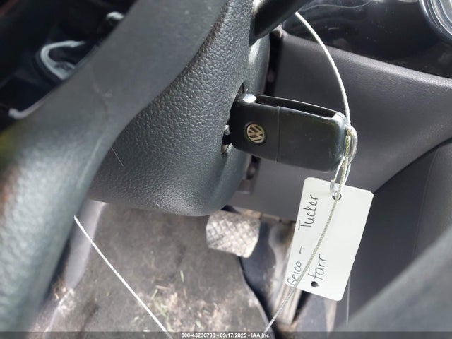 3VWF17AT1FM646143 Volkswagen Beetle