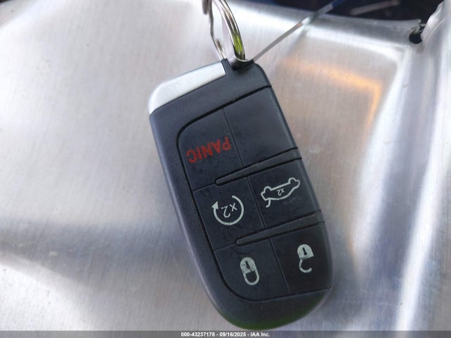43237178 :رقم المزاد ، 1C3CCCAB8FN661880 vin ، 2015 Chrysler 200 Limited مزاد بيع