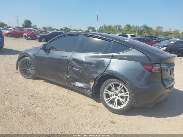2024 TESLA MODEL Y 7SAYGDEE6RA278376 Photo 2