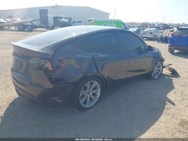 2024 TESLA MODEL Y 7SAYGDEE6RA278376 Photo 3