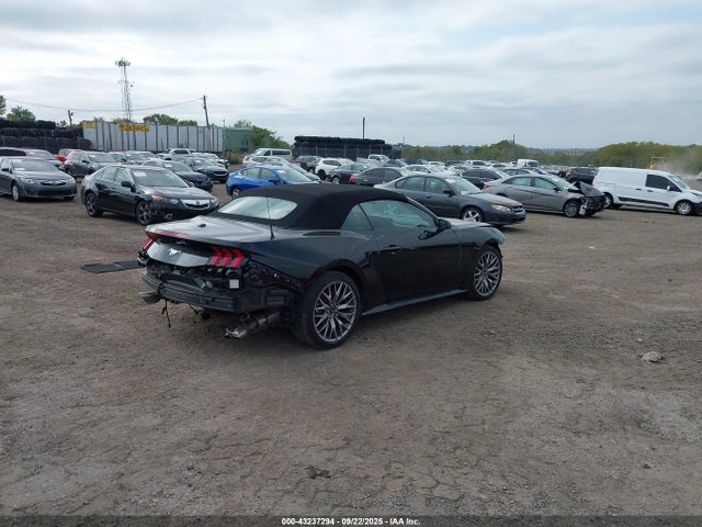 Ford 4v 2025 1FAGP8UH2S5104185 Image 4