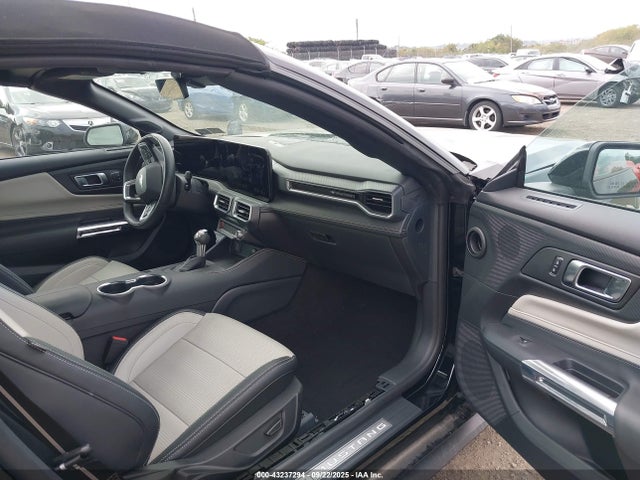 Ford 4v 2025 1FAGP8UH2S5104185 Image 5