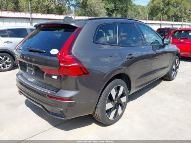 2024 VOLVO XC60 RECHARGE PLUG-IN HYBRID YV4H60DL3R1889449 Photo 3