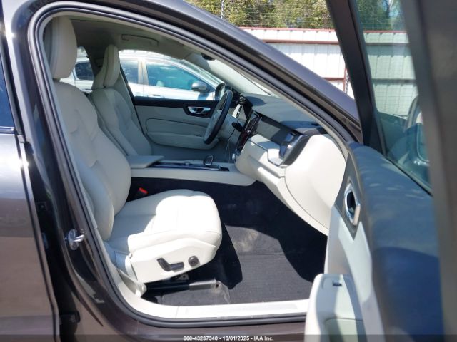 2024 VOLVO XC60 RECHARGE PLUG-IN HYBRID YV4H60DL3R1889449 Photo 4