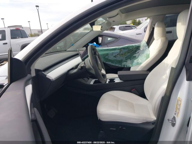 2025 TESLA MODEL Y 7SAYGDED2SF230664 Photo 4