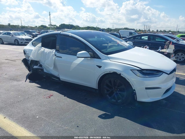 2022 TESLA MODEL X 7SAXCDE53NF345097 Photo 0