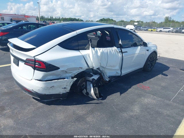 2022 TESLA MODEL X 7SAXCDE53NF345097 Photo 3