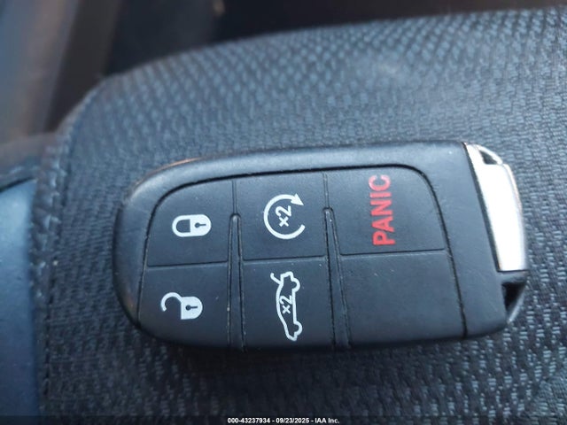 Продаж на аукціоні авто 2015 Chrysler 200 S, vin: 1C3CCCDG0FN718144, номер лоту: 43237934