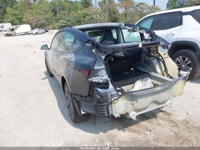 2025 TESLA MODEL 3 5YJ3E1EA8SF029756 Photo 2