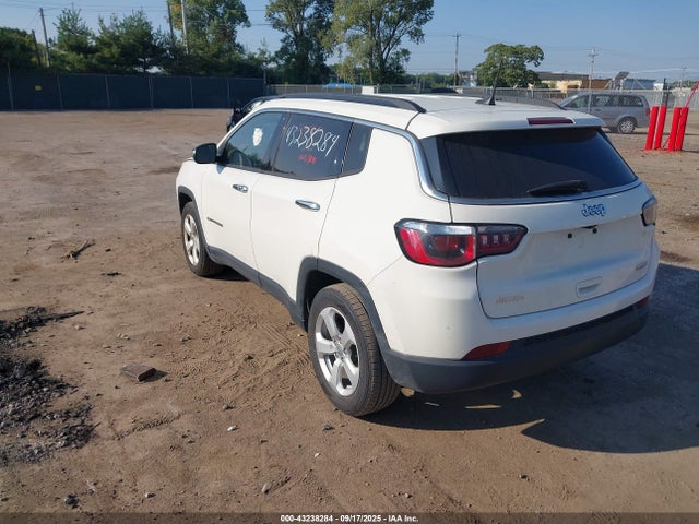 2018 JEEP COMPASS 3C4NJCBB0JT503258 Photo 2