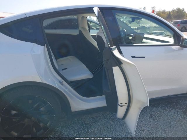 2023 TESLA MODEL Y 7SAYGAEE9PF884124 Photo 7