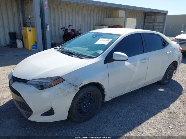 Toyota 2zr-fe 2018 5YFBURHE4JP798639 Image 2