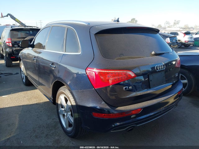 2011 AUDI Q5 WA1DKAFP3BA058777 Photo 2