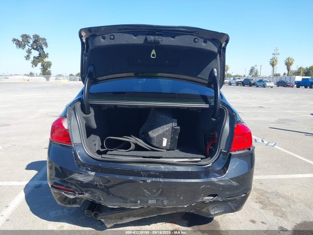 WBA8B9G58JNV00606 BMW 2018
