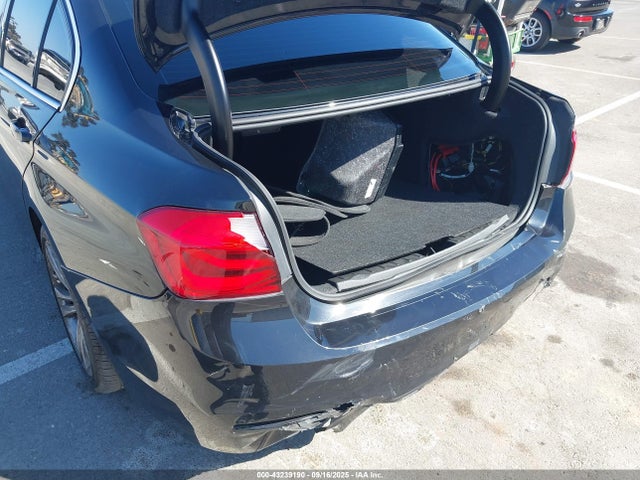 WBA8B9G58JNV00606 BMW 2018