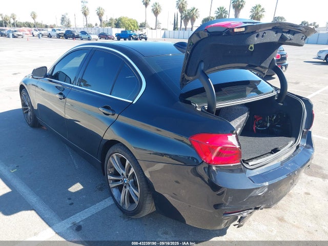 WBA8B9G58JNV00606 BMW 2018