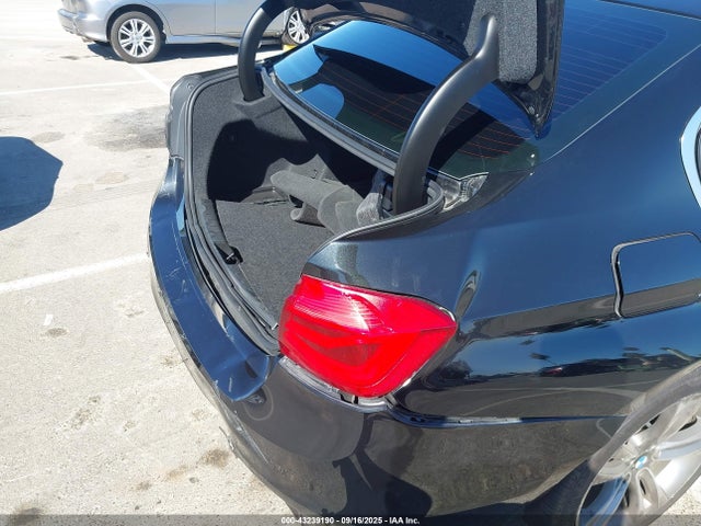 WBA8B9G58JNV00606 BMW 2018