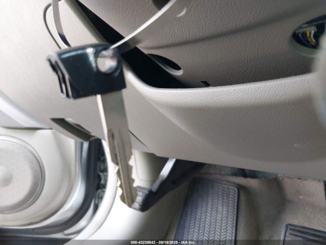 2010 ACURA RL JH4KB2F63AC001247 Photo 10