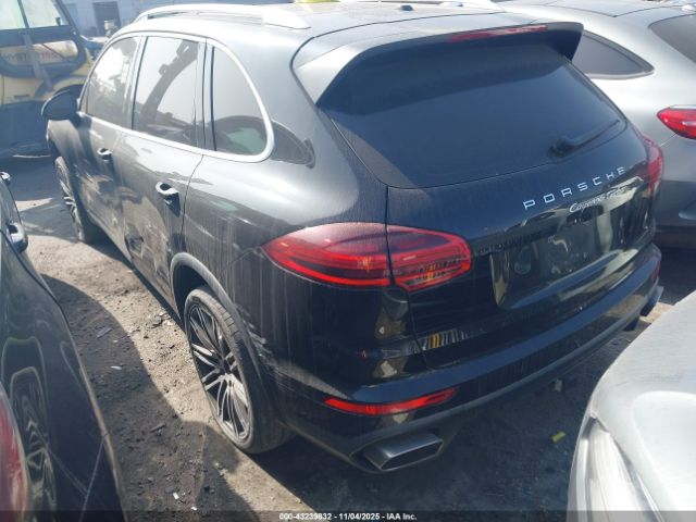 2016 PORSCHE CAYENNE WP1AA2A29GLA10613 Photo 2