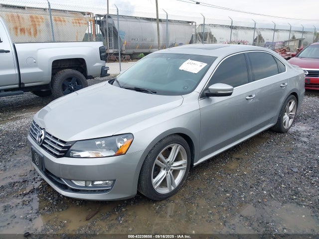 Volkswagen Passat 2014 1VWBM7A34EC096667 Image 2