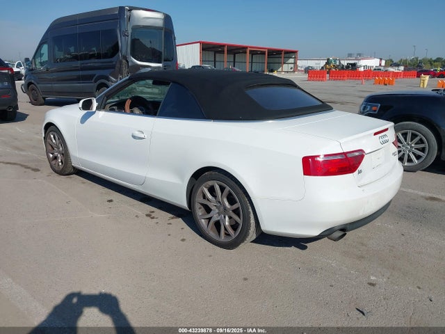 2010 AUDI A5 WAUCFAFH8AN016043 Photo 2
