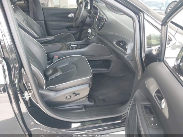 2024 CHRYSLER PACIFICA HYBRID 2C4RC1S77RR104051 Photo 4