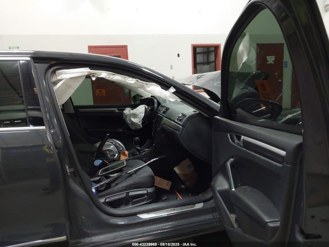 1VWAT7A34GC053187 Volkswagen Passat 1.8t R-line
