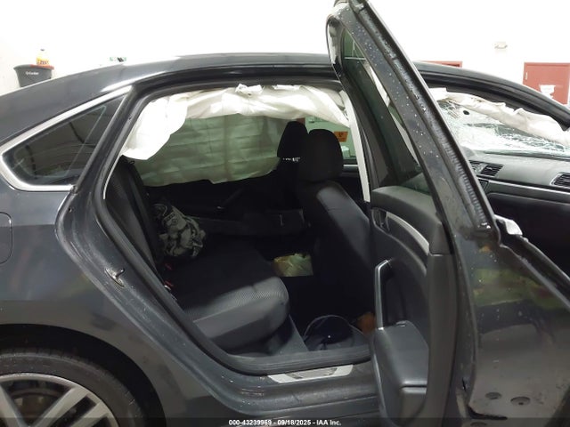 1VWAT7A34GC053187 Volkswagen Passat 1.8t R-line