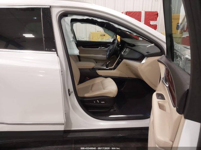 2017 CADILLAC XT5 1GYKNDRSXHZ297916 Photo 4