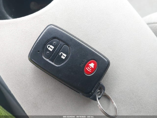 Продажа на аукционе авто 2014 Toyota Prius Two, vin: JTDKN3DU5E0360932, номер лота: 43240255