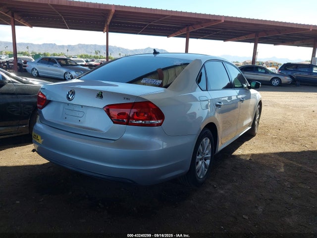 Volkswagen Passat 2015 1VWAT7A39FC021611 Image 4