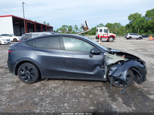 7SAYGAEE2SF218134 Tesla Model Y