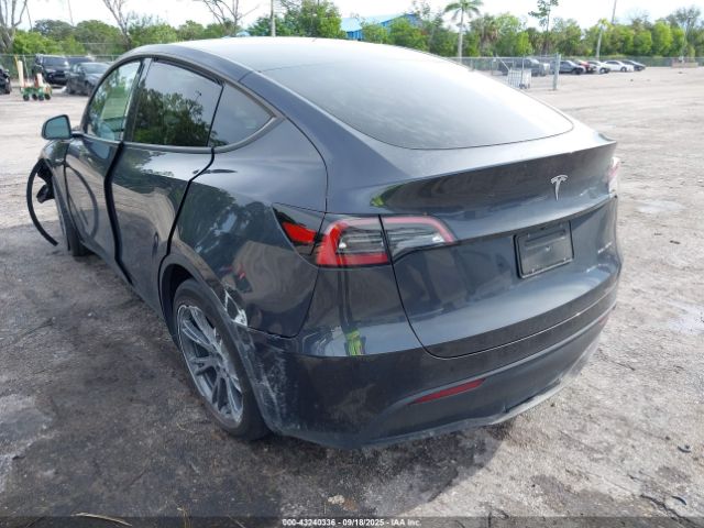 2025 TESLA MODEL Y 7SAYGAEE2SF218134 Photo 2